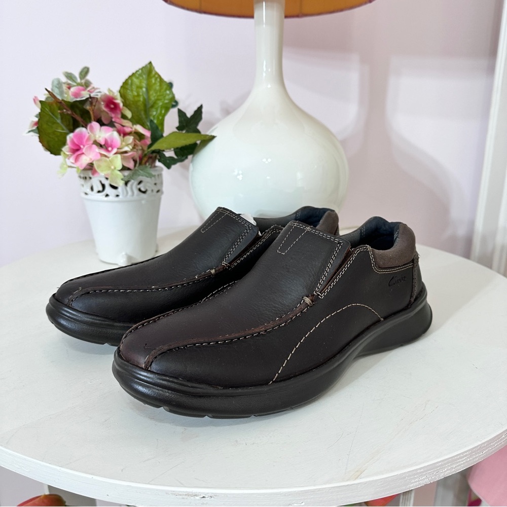 Men clarks medium slip ons